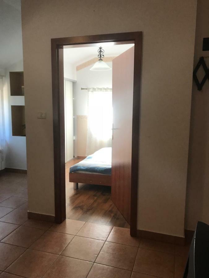 Apartments Vidovic Cezarji Eksteriør billede