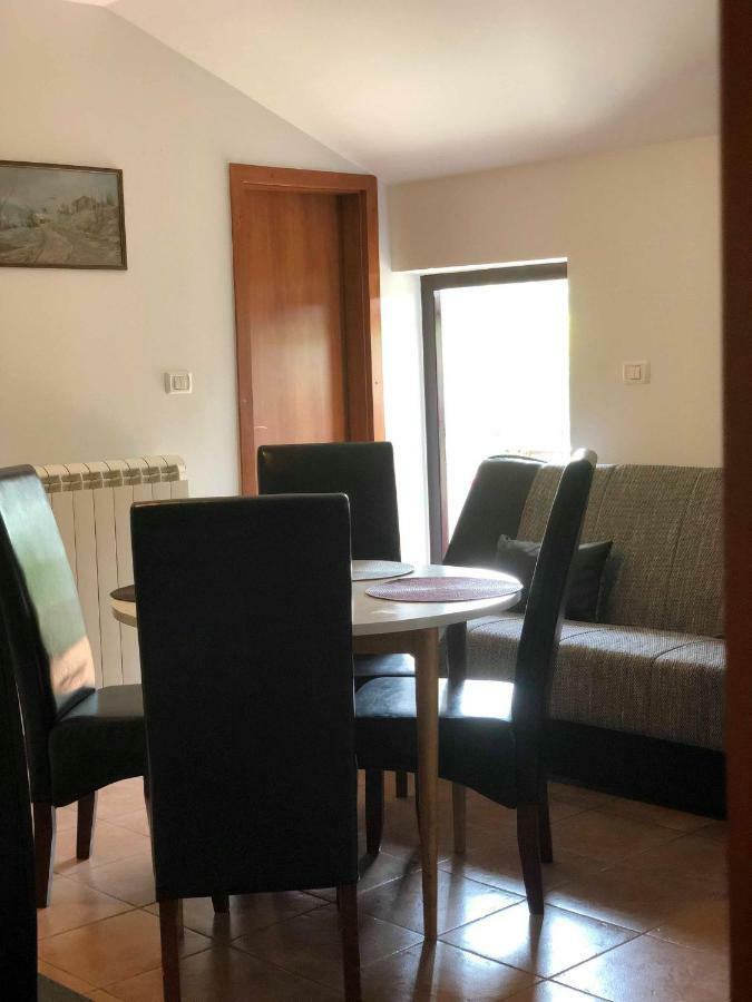 Apartments Vidovic Cezarji Eksteriør billede